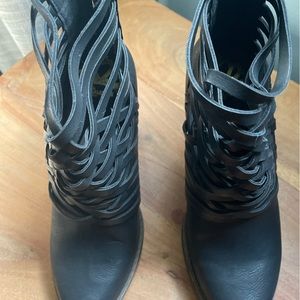 Fergalicious Bootie Boack size 8